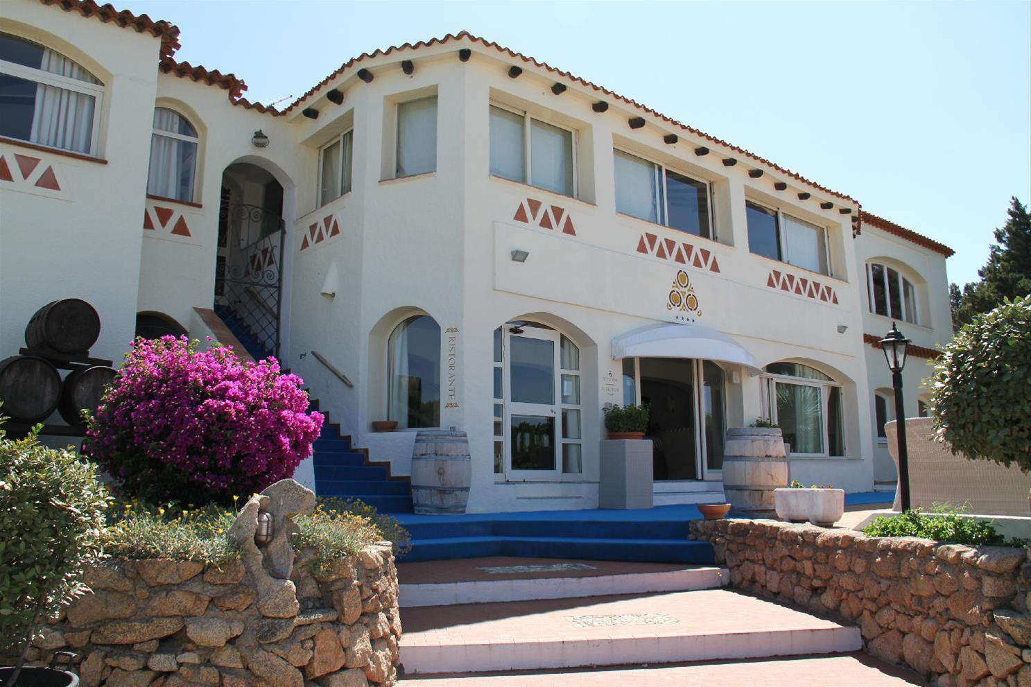 Hotel Tre Botti Baja Sardinia Buitenkant foto